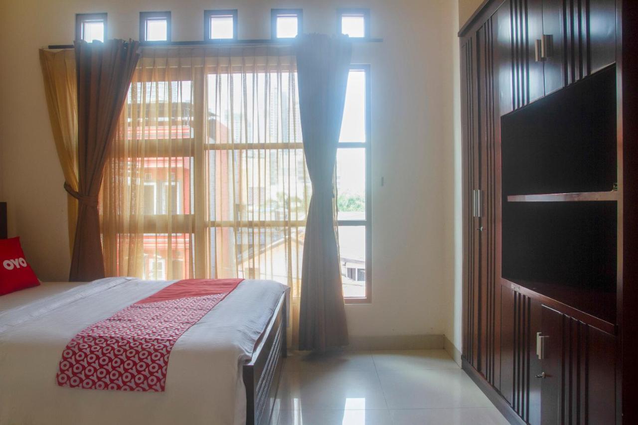 Hotel Oyo 3894 Karunia Muslim Syariah Jakarta Exterior foto